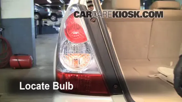 2006 Subaru Forester X 2.5L 4 Cyl. Éclairage Feu stop (remplacer ampoule)
